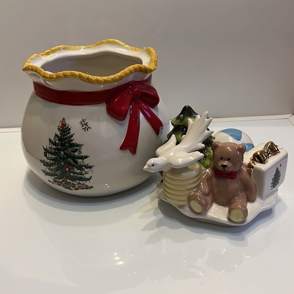 Spode Christmas Tree Round Covered Candy Box - Picture 3 of 4